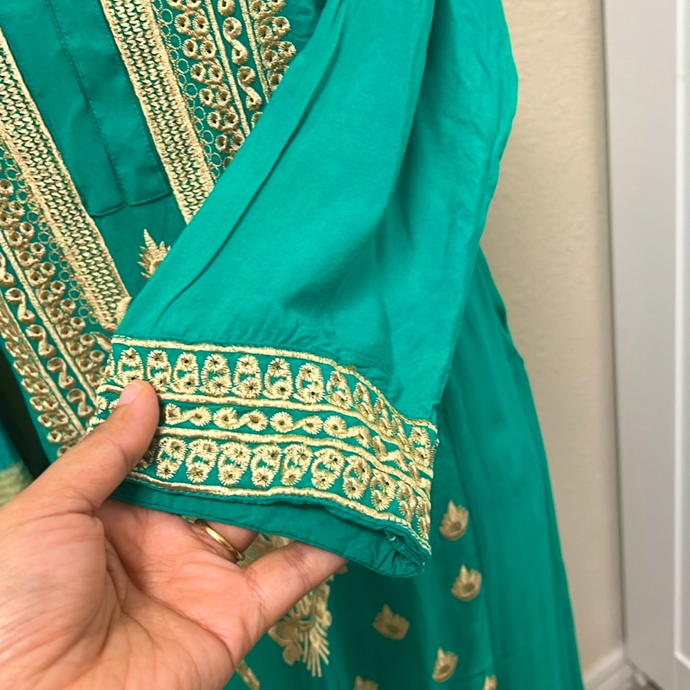 Shalwar Kameez- Elegant Teal and Gold Women's Dress, Size Medium - Picture 5 of 10